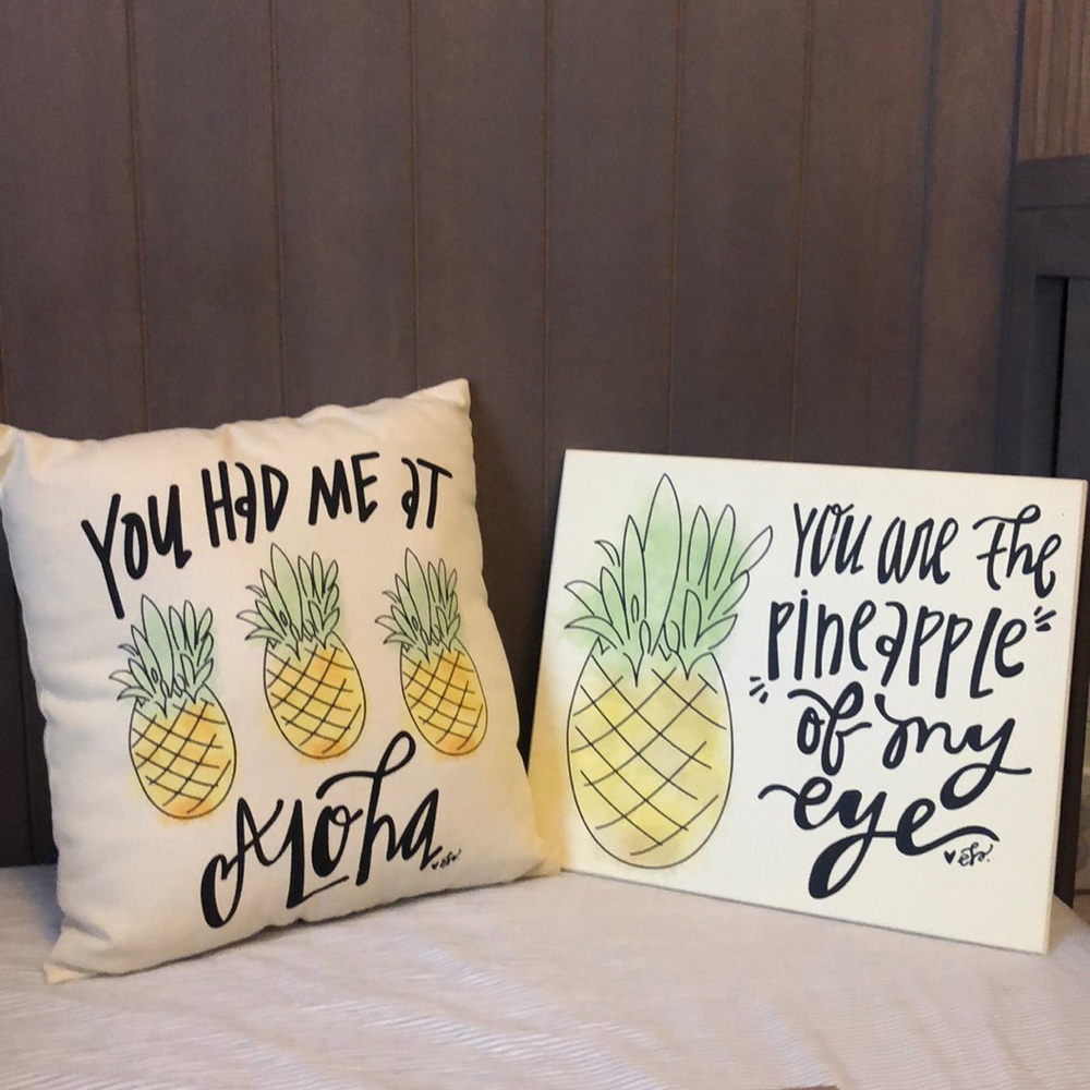 Pineapple Throw Pillow & Wood Sign Set